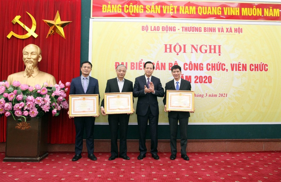 Bộ LĐ-TBXH: Phát huy phương châm Đoàn kết, kỷ cương, đổi mới, phát triển - 4 Bộ LĐ-TBXH: Phát huy phương châm Đoàn kết, kỷ cương, đổi mới, phát triển - 4
