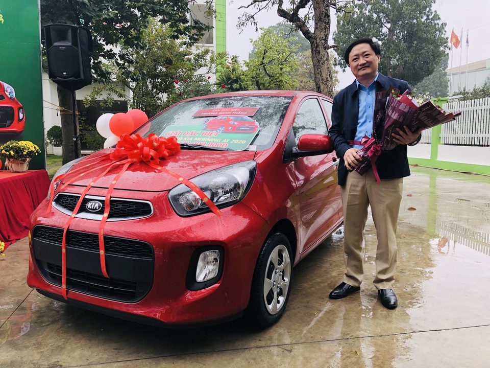 Tràng Phục Linh Plus trao ô tô cho khách hàng trúng thưởng - 3 Tràng Phục Linh Plus trao ô tô cho khách hàng trúng thưởng - 3