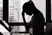 Nữ nhân viên hãng công nghệ Trung Quốc qua đời vì làm việc quá sức?