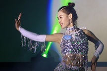 Nữ sinh Tài sắc Phương Đông lộng lẫy như Hằng Nga trong vũ điệu ngắm trăng