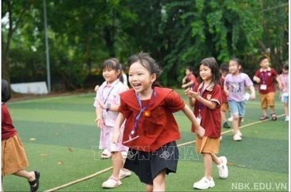 Người thầy miệt mài xây dựng trường học hạnh phúc - 2