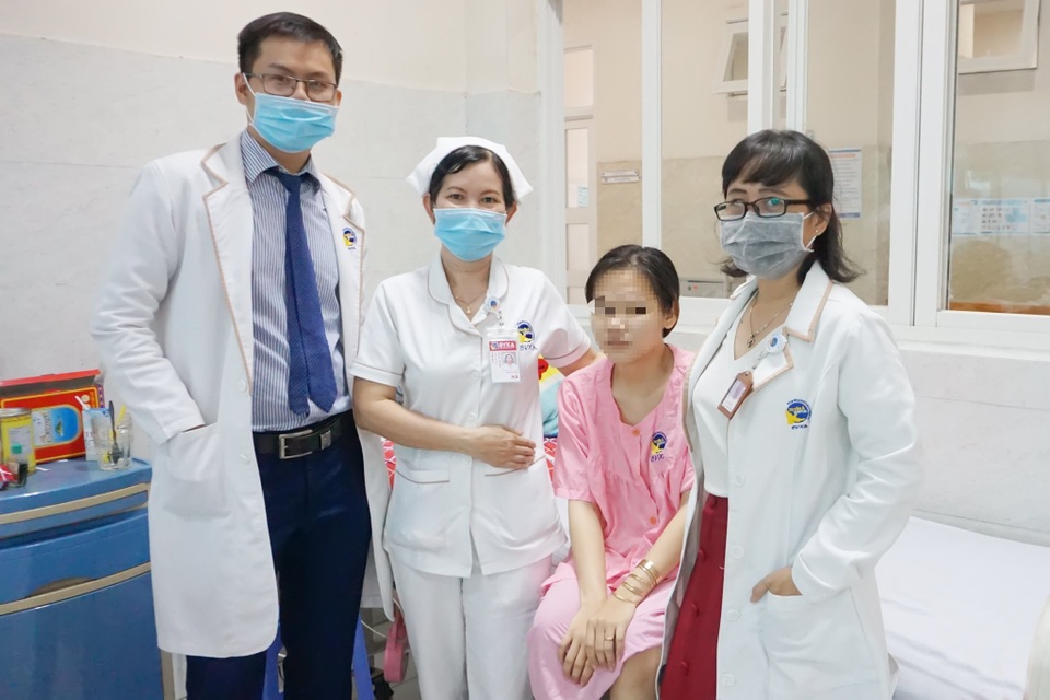 Mất hơn nửa lượng máu trong cơ thể vì vỡ thai ngoài tử cung - 2 Mất hơn nửa lượng máu trong cơ thể vì vỡ thai ngoài tử cung - 2
