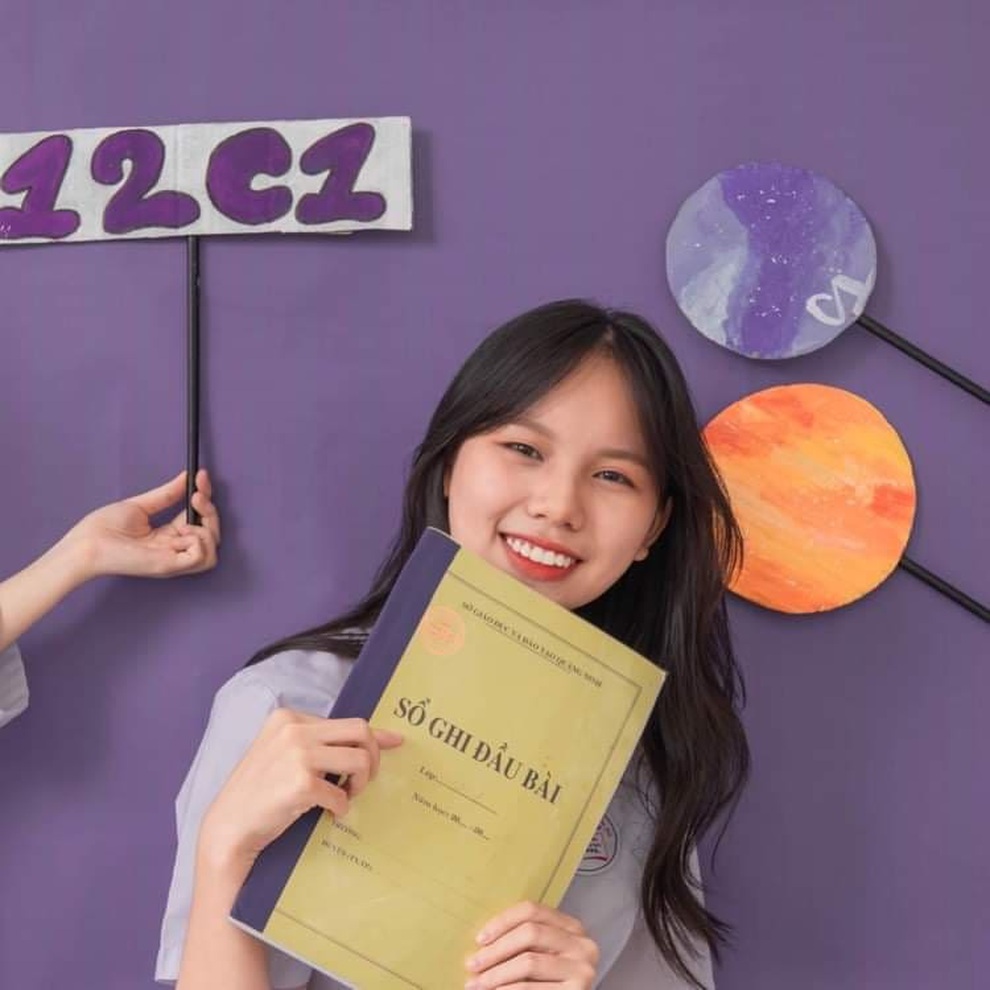 Vẻ đẹp mộc mạc của nữ sinh cuối cấp trong ảnh kỷ yếu độc đáo - 2 Vẻ đẹp mộc mạc của nữ sinh cuối cấp trong ảnh kỷ yếu độc đáo - 2
