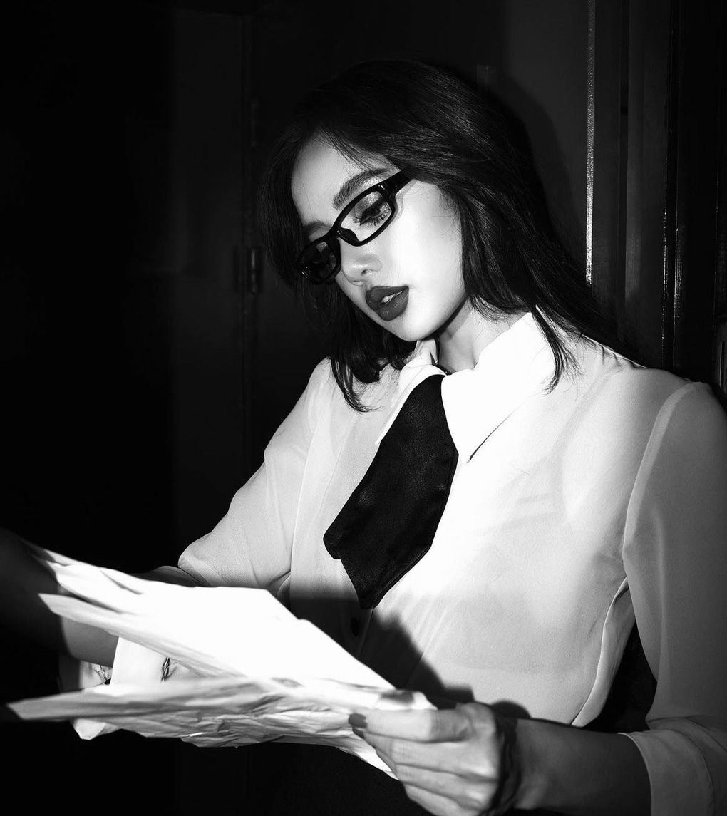 Thả tim ảnh diễn của Lisa tại câu lạc bộ thoát y, nam nghệ sĩ bị tẩy chay - 1