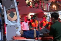 Hơn 18 giờ vượt sóng cứu ngư dân bị hôn mê sâu trên biển