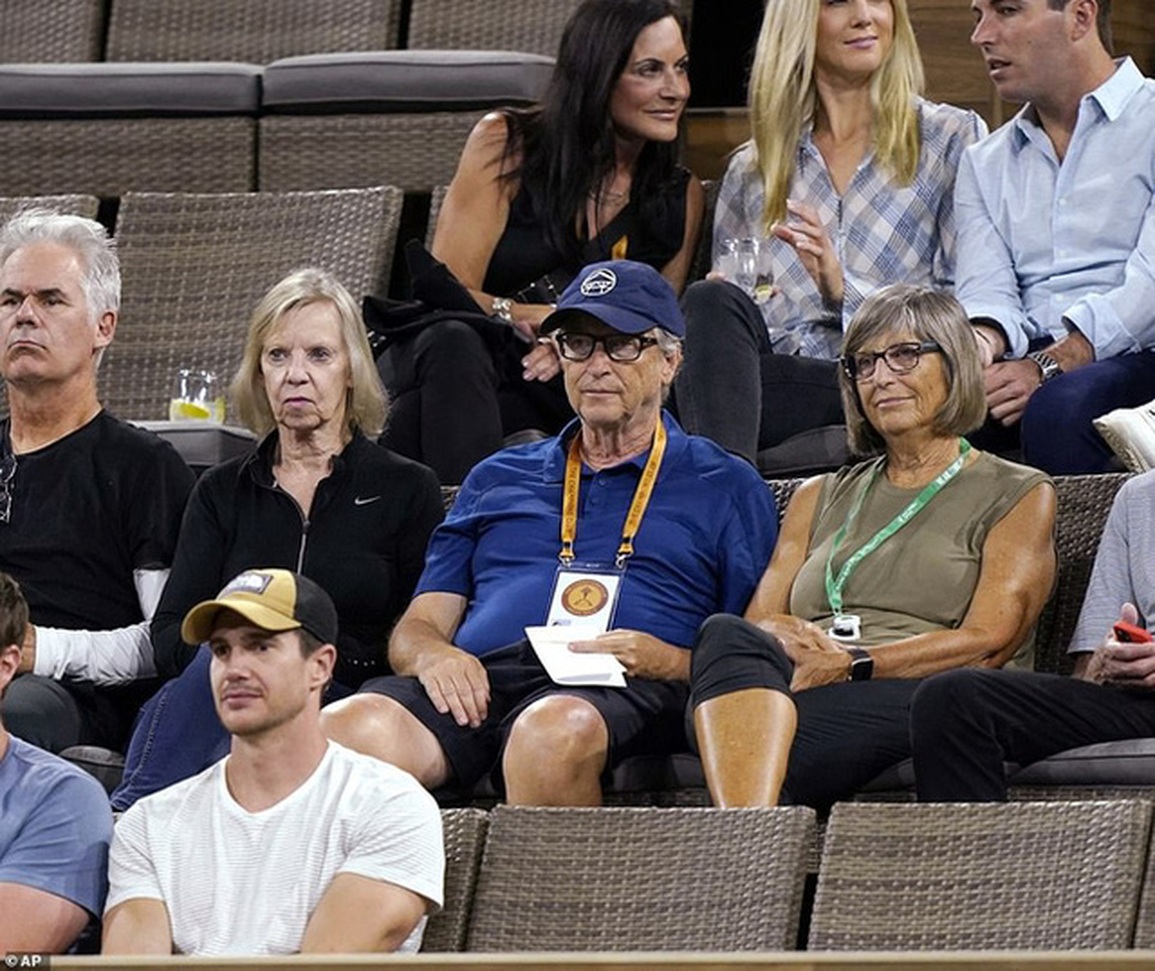 Tỷ phú Jeff Bezos và Bill Gates khác thế nào trong... cách chọn người tình? - 12 Tỷ phú Jeff Bezos và Bill Gates khác thế nào trong... cách chọn người tình? - 12
