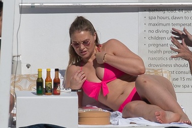 Vóc dáng gợi cảm của người mẫu "ngoại cỡ"