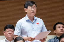 "Hưởng lương doanh nghiệp, cán bộ công đoàn có dám bảo vệ người lao động?"