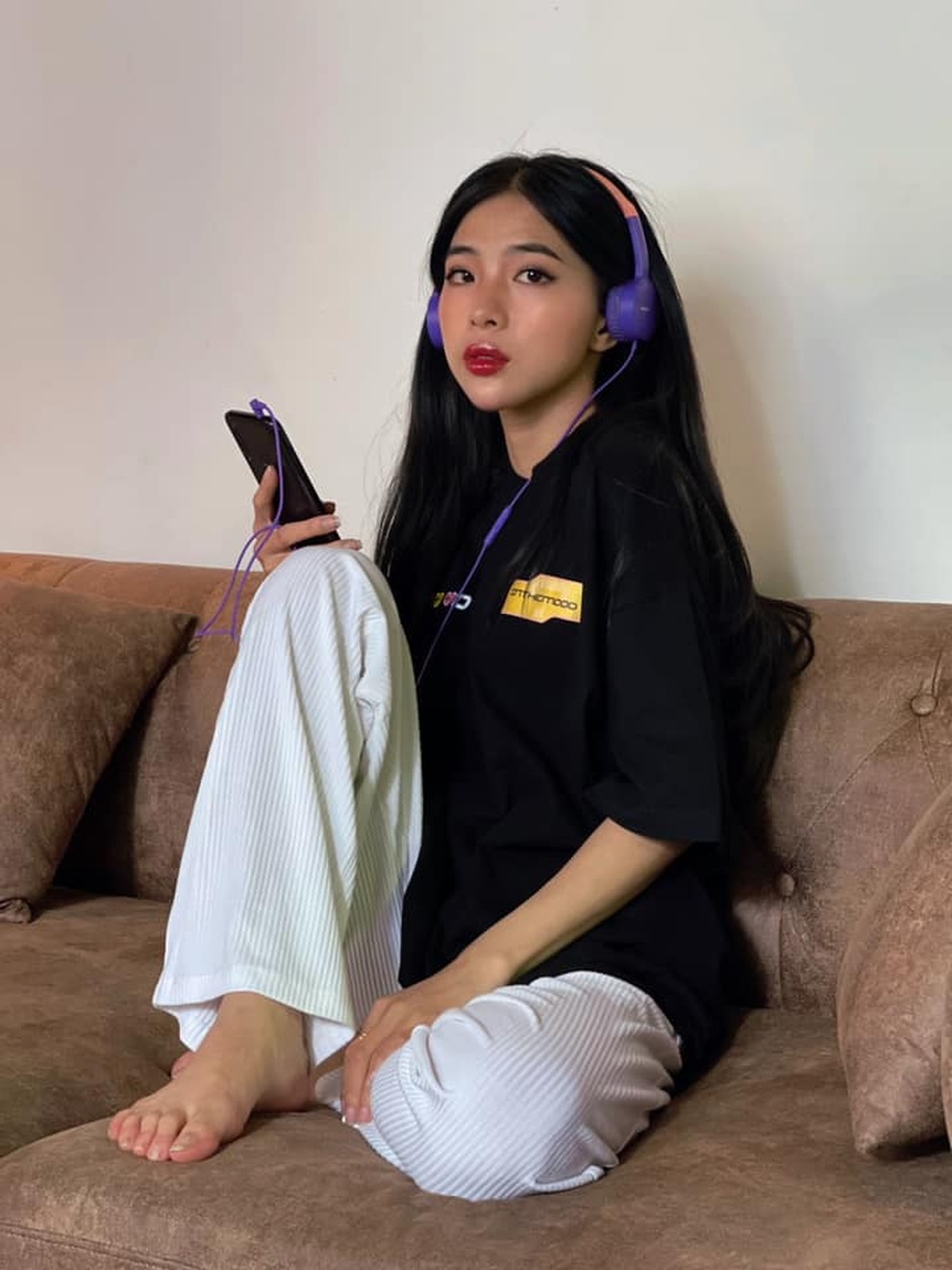 Hotgirl sở hữu vòng eo 51cm và bí quyết ở nhà vẫn đẹp ngày giãn cách - 6 Hotgirl sở hữu vòng eo 51cm và bí quyết ở nhà vẫn đẹp ngày giãn cách - 6