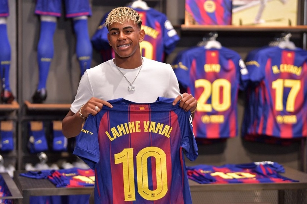 Barcelona trao áo số 10 cho Lamine Yamal, ký hợp đồng tới năm 2031 - 1 Barcelona trao áo số 10 cho Lamine Yamal, ký hợp đồng tới năm 2031 - 1