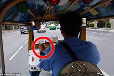 Du khách bị giật túi sau màn "ám hiệu lạ" của tài xế