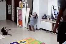 Clip "bố phản ứng cực nhanh cứu con nhỏ khỏi tai nạn" gây sốt tuần qua