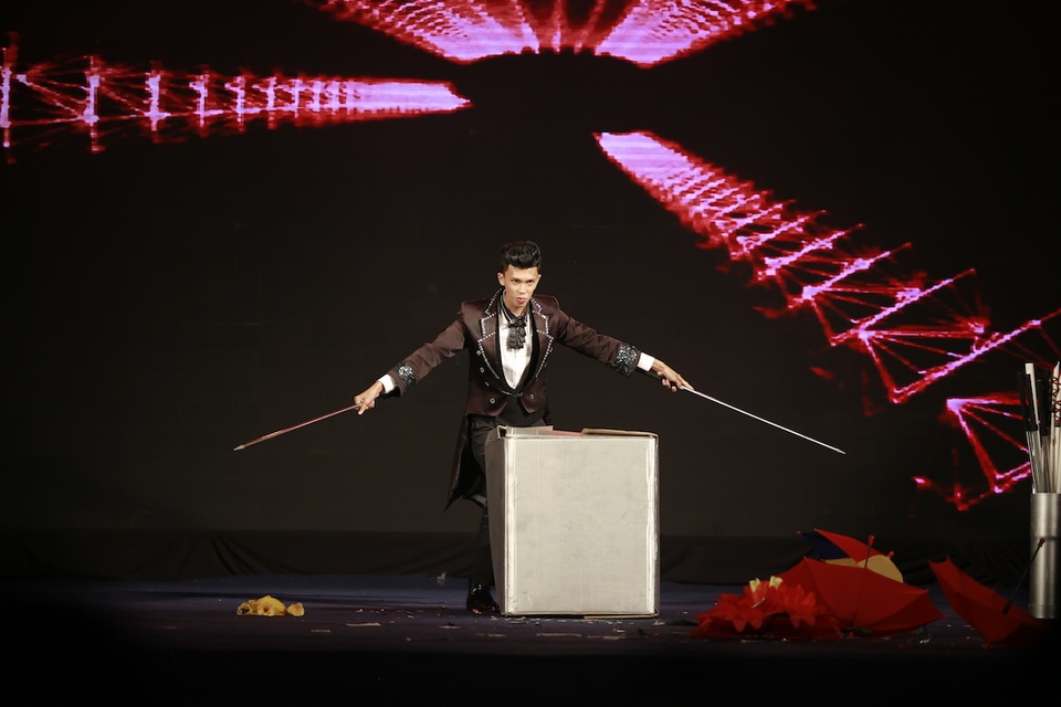 Vừa đàn vừa hát, nam sinh Quảng Bình đăng quang ngôi Quán quân Học bổng Tài năng ĐH FPT - 6