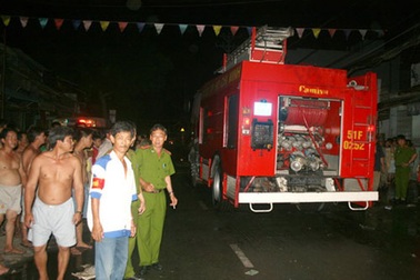  Cháy nhà rạng sáng, 1 cụ bà bị thương 