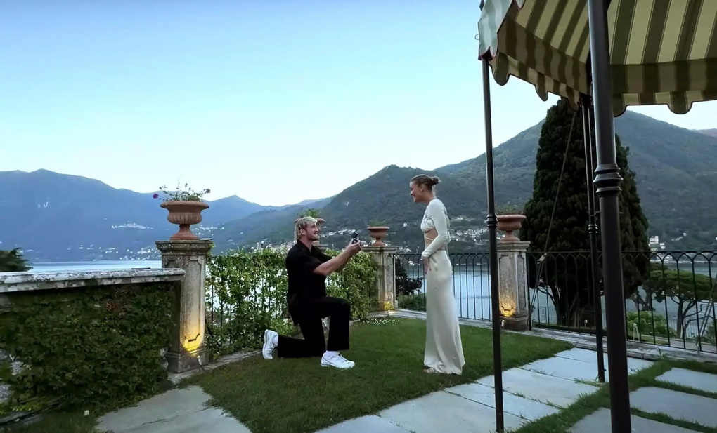 Tình cũ của Leonardo DiCaprio làm lễ cưới cùng ngôi sao đô vật  - 3 Tình cũ của Leonardo DiCaprio làm lễ cưới cùng ngôi sao đô vật  - 3