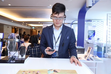 Epson mang kính thông minh Moverio về Việt Nam