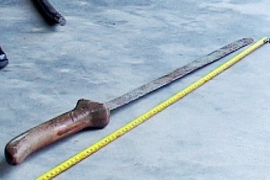 Cảnh sát giao thông bị tài xế xe tải cầm mã tấu rượt chém