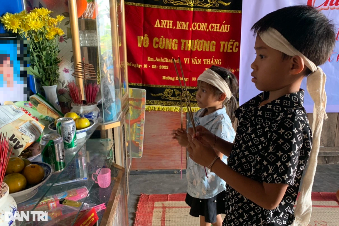 Mẹ vừa qua đời, bố tự vẫn theo, hai con nhỏ ngơ ngác giữa cuộc đời - 2 Mẹ vừa qua đời, bố tự vẫn theo, hai con nhỏ ngơ ngác giữa cuộc đời - 2