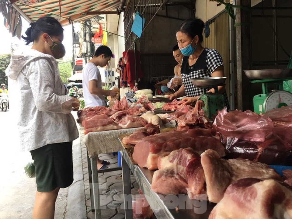Giá lợn hơi giảm kỷ lục, vì sao người dân vẫn mua đắt? - 2 Giá lợn hơi giảm kỷ lục, vì sao người dân vẫn mua đắt? - 2