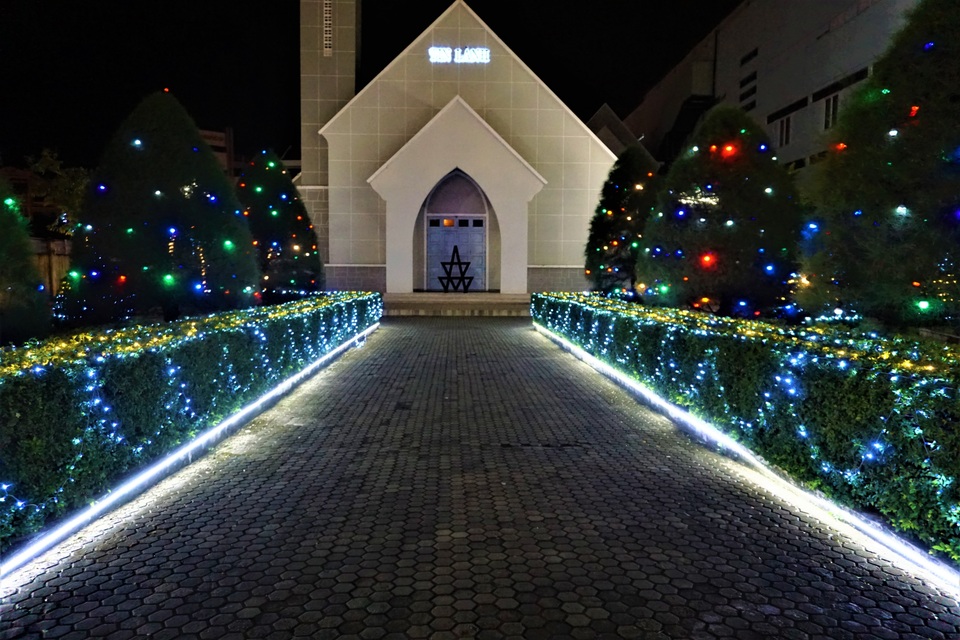 Không khí Noel sớm trên khắp nẻo đường ở TP Đà Nẵng - 10 Không khí Noel sớm trên khắp nẻo đường ở TP Đà Nẵng - 10