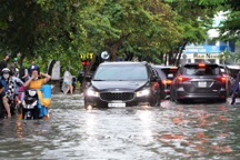 TPHCM: Mưa dông, triều cường vượt mức 1,7m trong vài ngày tới