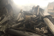 Chợ cháy ngùn ngụt ở Thừa Thiên Huế: Hơn 300 gian hàng bị thiêu rụi