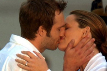 Những cặp "sao" đã chia tay mà vẫn phải giả vờ tình tứ