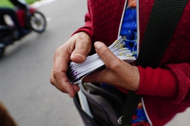 TPHCM: Không nhận được tiền hỗ trợ vì không có tạm trú