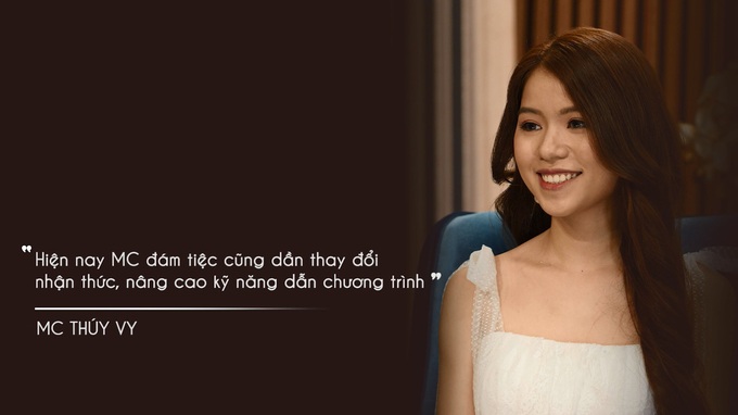 Cay đắng cảnh nữ MC đám cưới bị đàn ông say xỉn sàm sỡ, khách ném cả chai bia vào mặt - Ảnh 1. Cay đắng cảnh nữ MC đám cưới bị đàn ông say xỉn sàm sỡ, khách ném cả chai bia vào mặt - Ảnh 1.