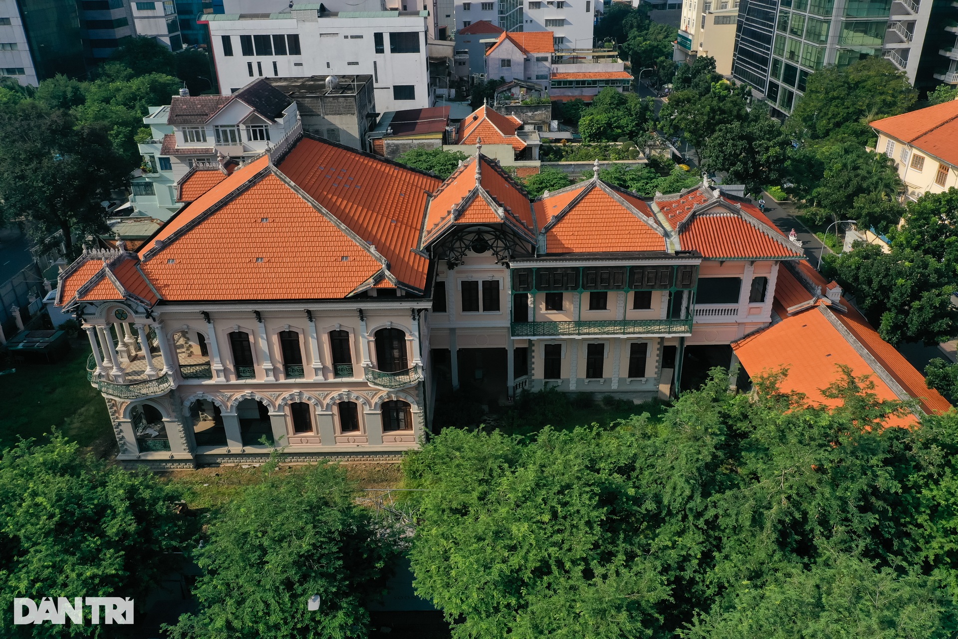 Căn biệt thự cổ và loạt tài sản khủng mà bà Trương Mỹ Lan muốn xin lại - 6 Căn biệt thự cổ và loạt tài sản khủng mà bà Trương Mỹ Lan muốn xin lại - 6