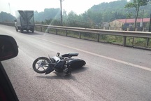 CSGT bị xe máy tông nguy kịch trên cao tốc Hà Nội - Thái Nguyên