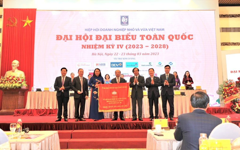 Chủ tịch HĐQT SHB Đỗ Quang Hiển làm Phó chủ tịch VINASME - 2 Chủ tịch HĐQT SHB Đỗ Quang Hiển làm Phó chủ tịch VINASME - 2