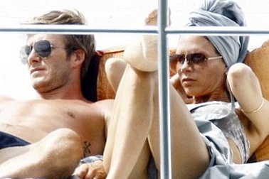 Vợ chồng Beckham quấn quýt trong kỳ nghỉ mới