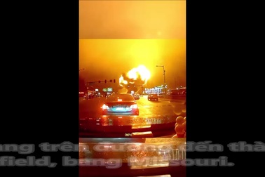 Máy bay rơi khi vừa cất cánh tại Mỹ, tạo thành quả cầu lửa khổng lồ