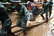 Thái Lan dốc toàn lực cứu đội bóng mất tích trong hang