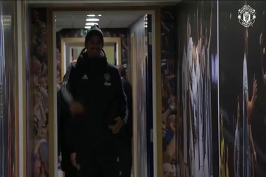 Các cầu thủ MU tiến tới West Brom