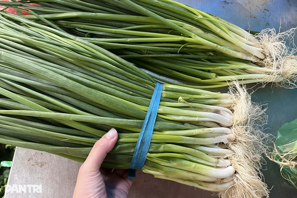 Giá rau đắt như thịt, bà nội trợ cầm 200.000 đồng đi chợ chỉ dám... rón rén - 6