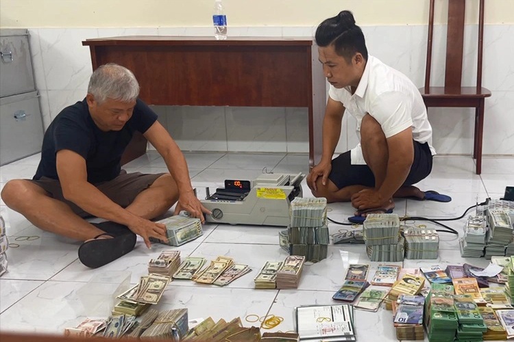 Tiệm vàng ở TPHCM thành căn cứ giúp "rửa" 20 triệu USD, 2.000 tỷ đồng