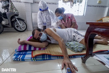 TPHCM: Biến ngõ hẻm, nhà dân thành khoa phòng, giường bệnh điều trị F0