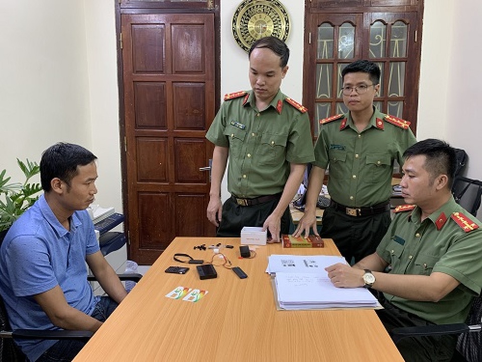 Đường dây mua bán thiết bị ghi âm, ghi hình để gian lận thi cử - 1 Đường dây mua bán thiết bị ghi âm, ghi hình để gian lận thi cử - 1