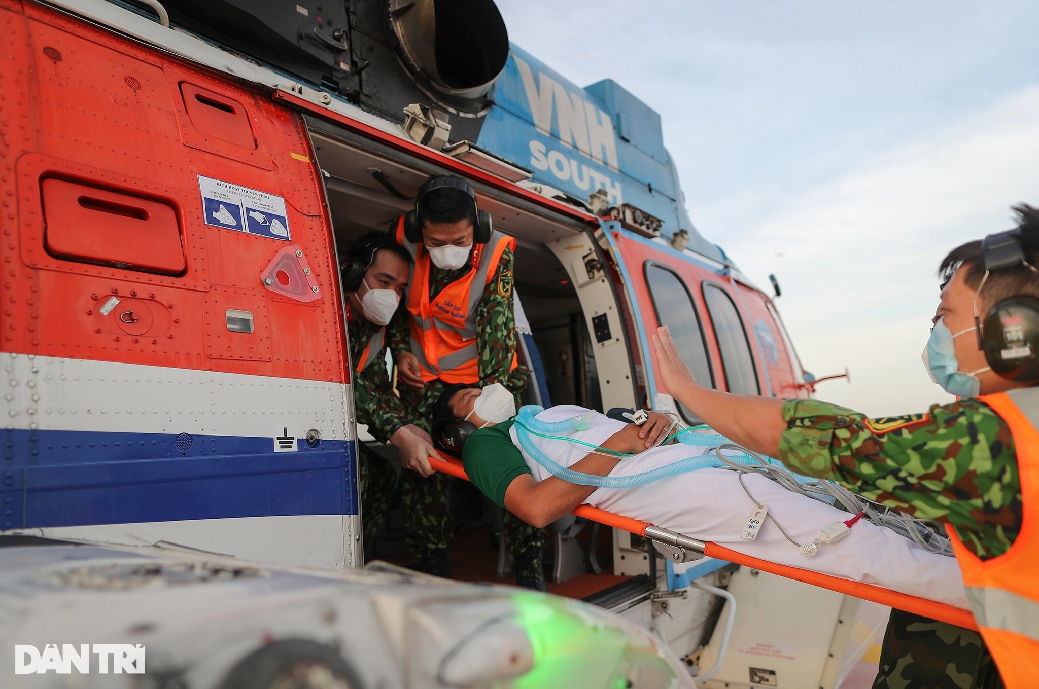 Trực thăng đáp trên nóc bệnh viện, huấn luyện cấp cứu đường không ở TPHCM - 7 Trực thăng đáp trên nóc bệnh viện, huấn luyện cấp cứu đường không ở TPHCM - 7