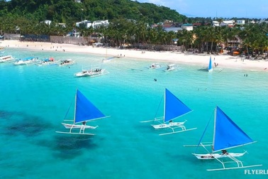 Bãi biển đóng cửa vì khách Trung Quốc chôn tã bẩn xuống cát