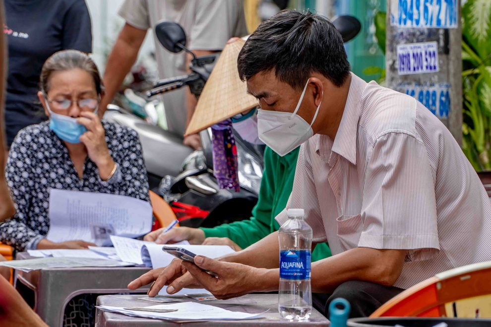 TPHCM: Người dân được giải quyết chế độ sau phản ánh chưa nhận tiền hỗ trợ - 4 TPHCM: Người dân được giải quyết chế độ sau phản ánh chưa nhận tiền hỗ trợ - 4
