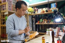 Bỏ việc ngân hàng, chàng cử nhân trẻ chọn nghề "độc" khởi nghiệp