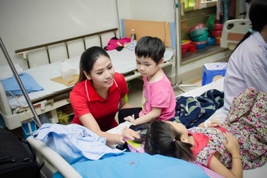 Hoa hậu biển Nguyễn Thị Loan làm đại sứ của “Hành trình đỏ”