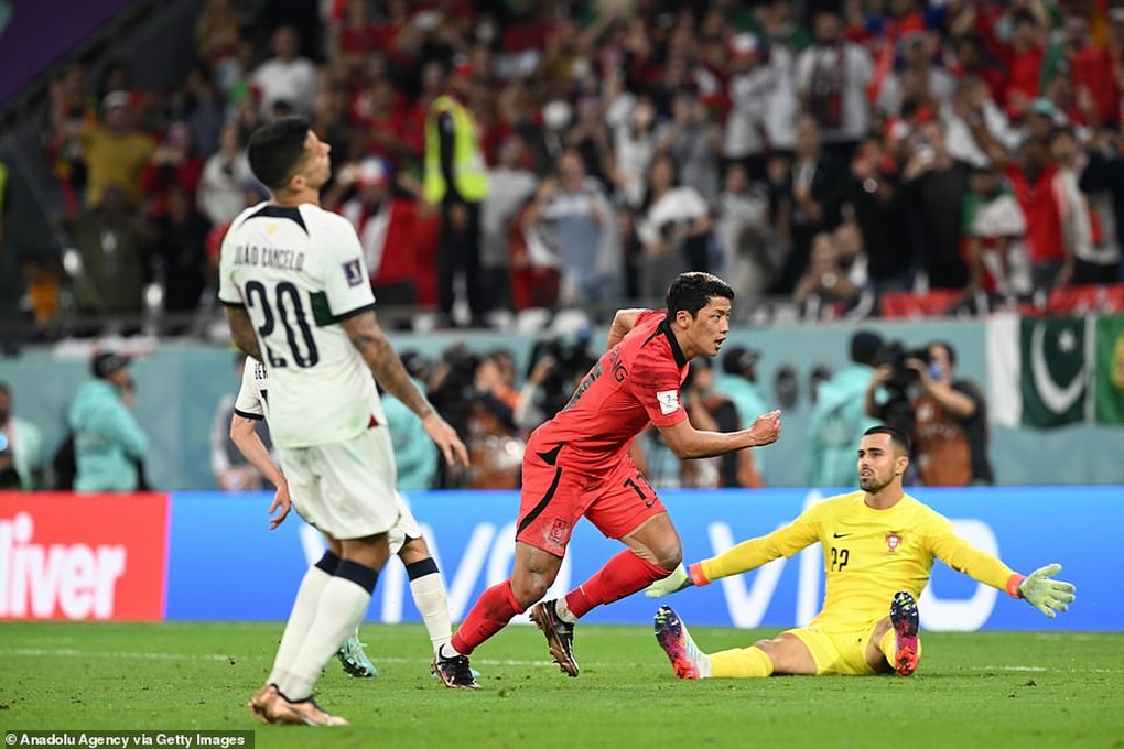 Vỡ òa niềm hạnh phúc, Son Heung Min bật khóc ngon lành trên sân - 1 Vỡ òa niềm hạnh phúc, Son Heung Min bật khóc ngon lành trên sân - 1