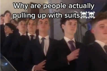 Rạp chiếu phim "cấm cửa" thanh thiếu niên mặc vest đi xem Minions