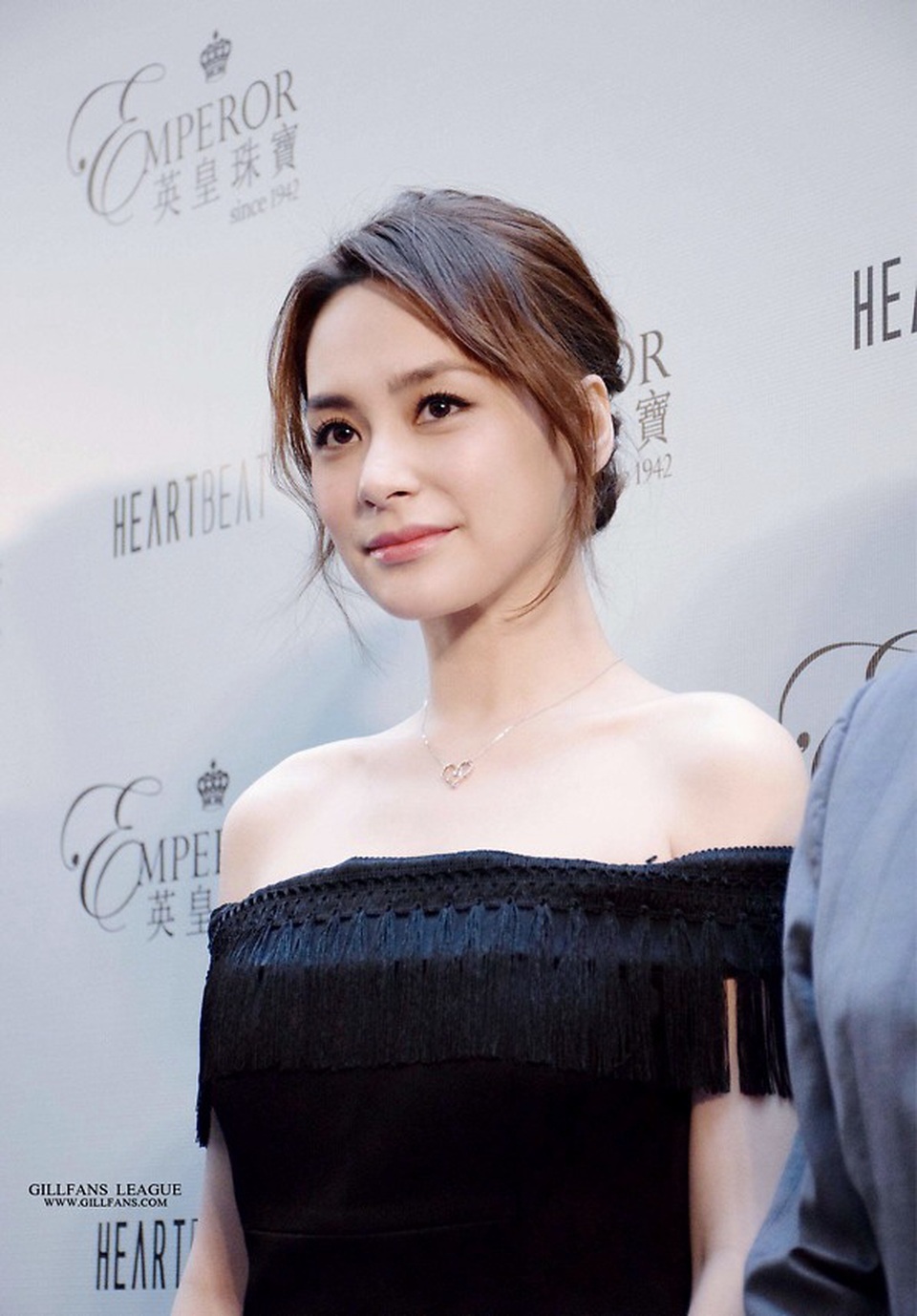 Bất ngờ trước ngoại hình hiện tại của ngọc nữ Chung Hân Đồng - 9 Bất ngờ trước ngoại hình hiện tại của ngọc nữ Chung Hân Đồng - 9