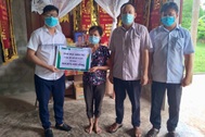 Người mẹ suy tim nuôi hai đứa con bệnh tật được giúp đỡ gần 265 triệu đồng