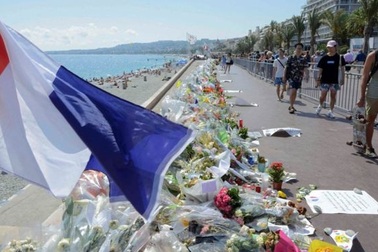 Kẻ đồng lõa quay lại hiện trường để ghi lại.... thành quả giết người